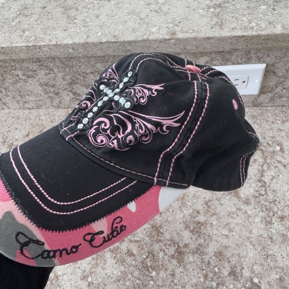 CAMO CLUB WOMENS BASEBALL HAT EXCELLENT CONDITION WITH SECURE VELCRO CLOSURE - Picture 4 of 5